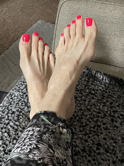 amateur toes|Feet.